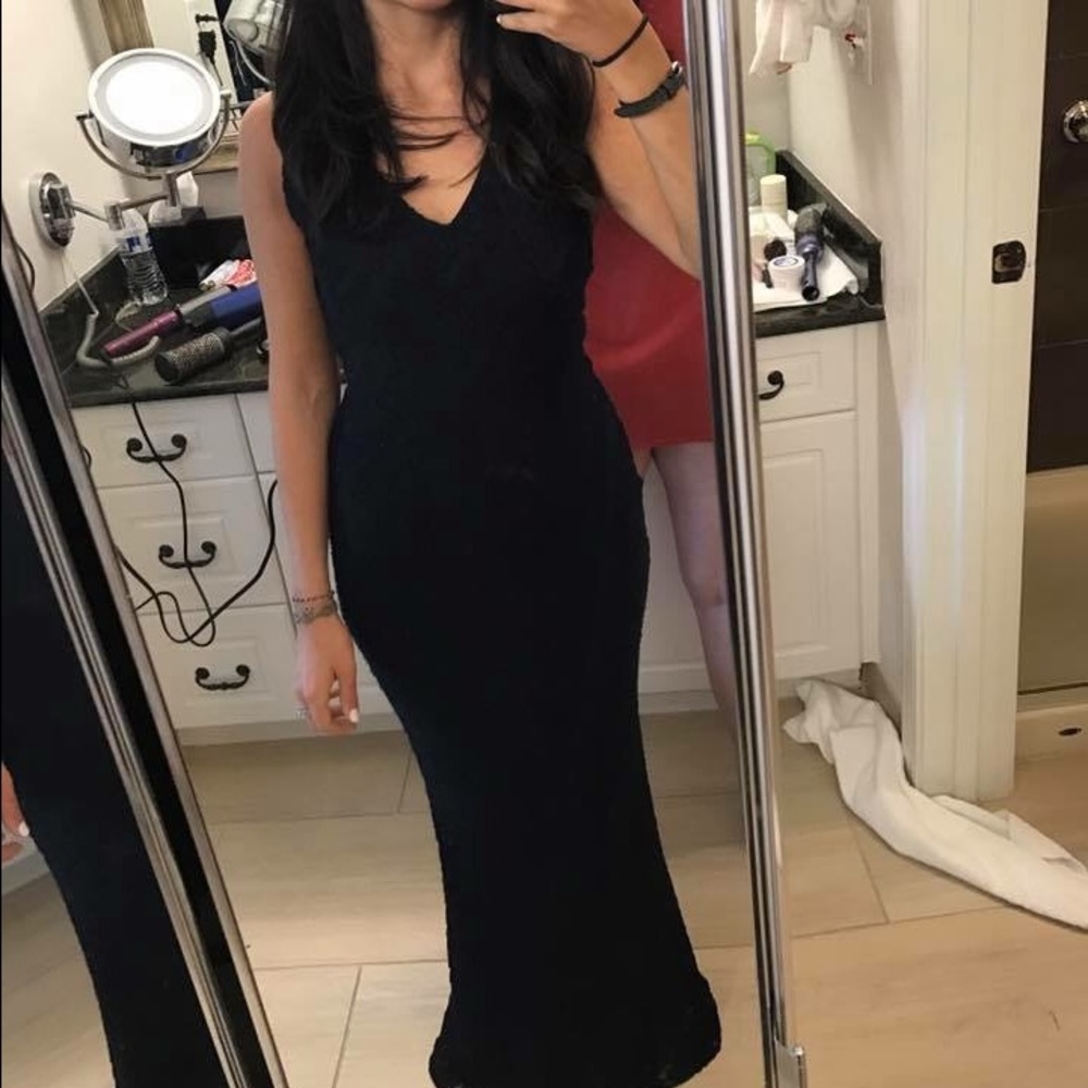 Alice & olivia navy lace gown size 0